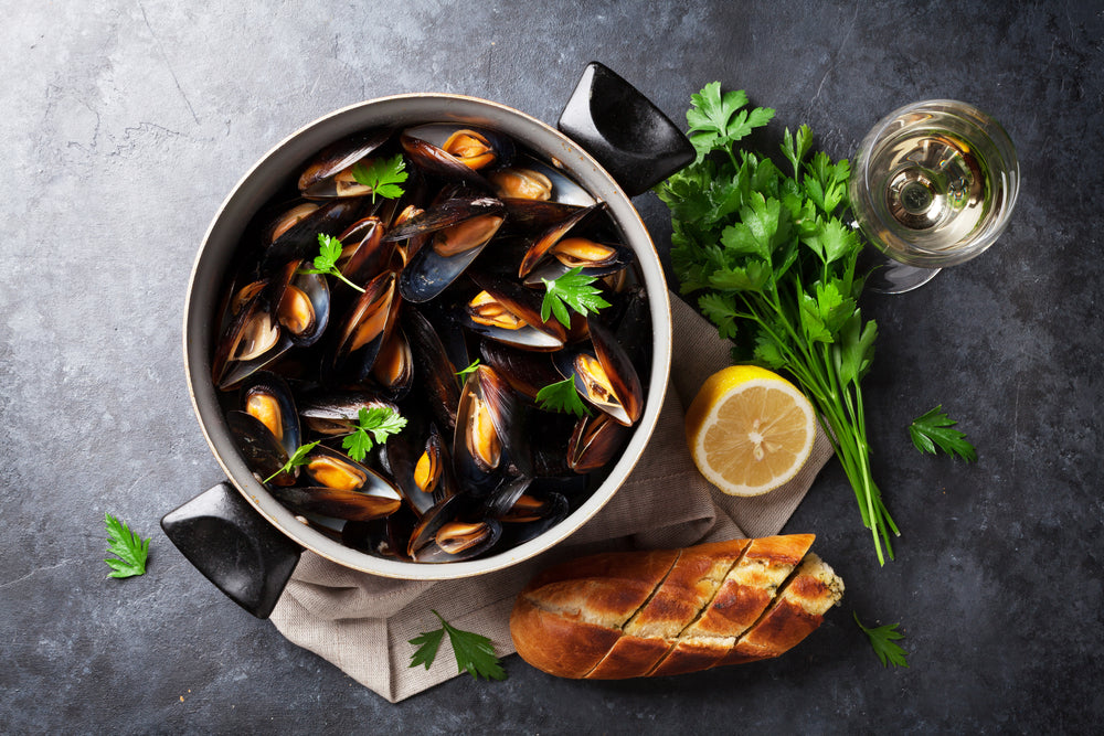 STEAMED MUSSELS WITH BACON